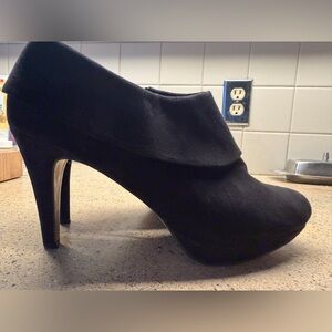Adrienne Vittadini Black Ankle Heel Booties